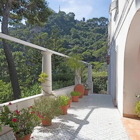 Elegant Capri Retreat With Garden And Sea Access *
