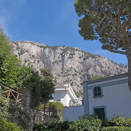 Elegant Capri Retreat With Garden And Sea Access *