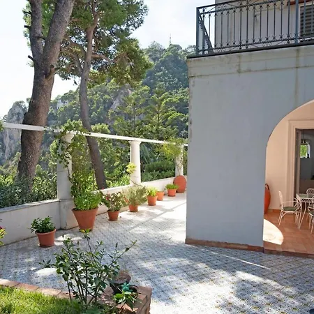 Elegant Capri Retreat With Garden And Sea Access *